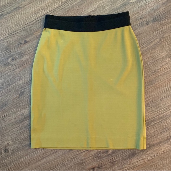 BCBGMaxAzria Dresses & Skirts - BCBG MaxAzria bandage Green stretch pencil skirt